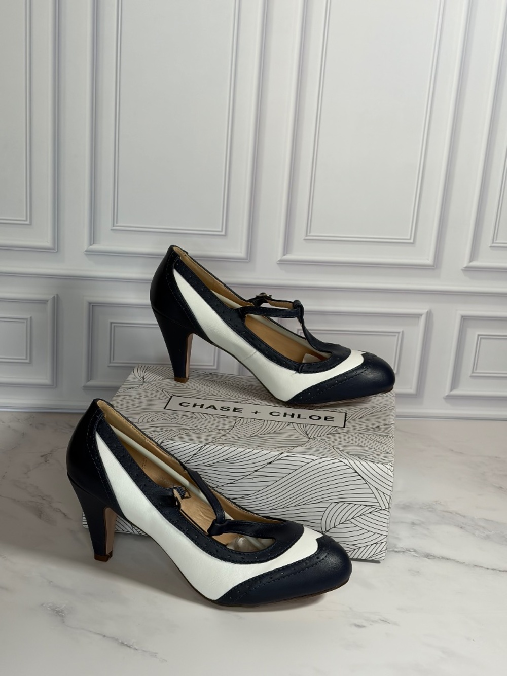 Chase + Chloe Kimmy-51 Navy White Vintage Spectator T-Strap Pumps 10 NIB